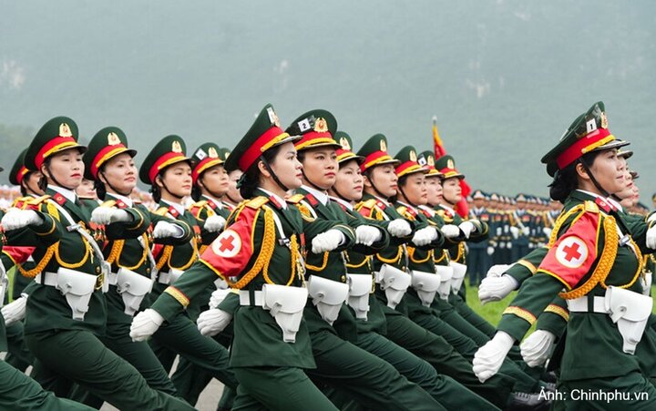 Sĩ quan nghỉ hưu trước hạn tuổi được trợ cấp 5 tháng tiền lương cho mỗi năm nghỉ hưu trước hạn