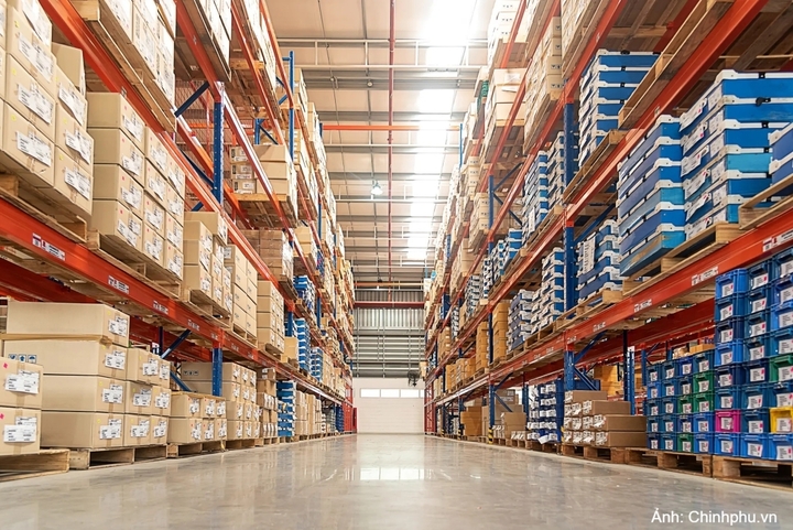 Chính phủ quy định về cơ chế chuyển tiếp sử dụng nhãn, bao bì hàng hóa đã in tên cũ khi doanh nghiệp thay đổi tên nhưng không thay đổi pháp nhân và chủ thể chịu trách nhiệm về hàng hóa.