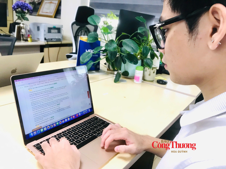 Người dân tìm hiểu quy định về bán hàng đa cấp tại Luật Bảo vệ quyền lợi người tiêu dùng năm 2023.