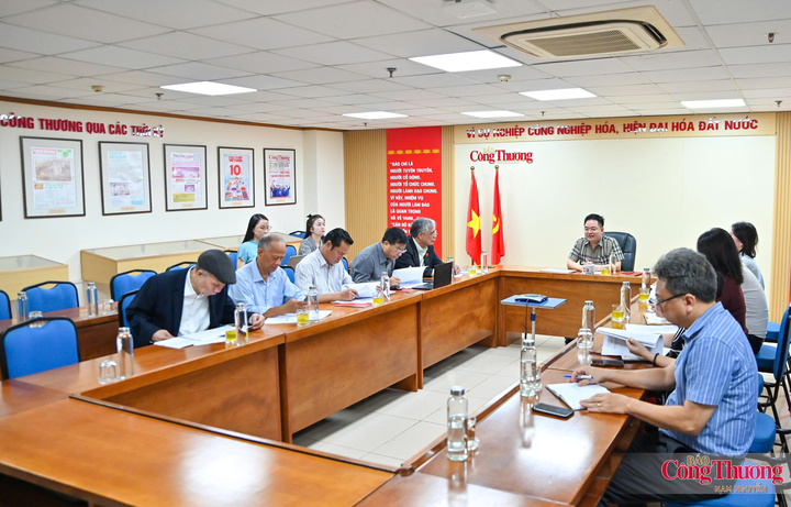 Cuộc họp Hội đồng Biên tập Báo Công Thương với các chuyên gia kinh tế.