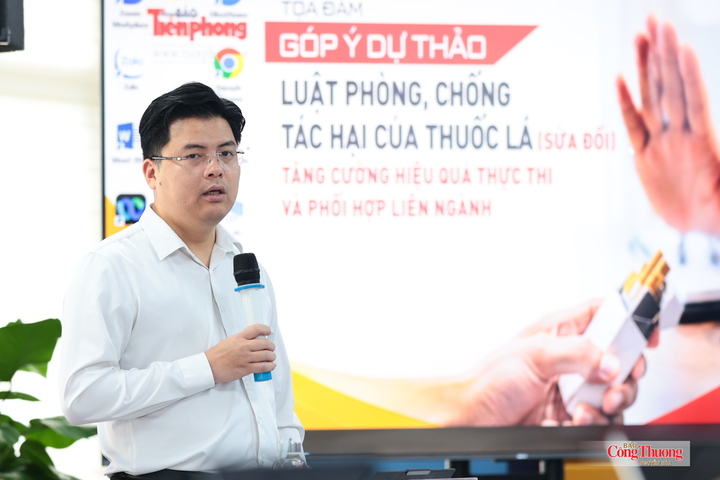 Ông Hoàng Đức Nam, Phó Trưởng Ban Công tác Đoàn, Trung ương Đoàn TNCS Hồ Chí Minh phát biểu tại hội thảo.