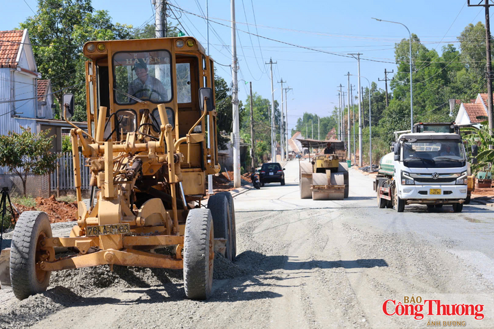 Các nhà thầu được yêu cầu tập trung tối đa nhân lực, thiết bị, vật tư, tranh thủ thời tiết thuận lợi để tăng ca, tăng kíp, đẩy nhanh tiến độ trước mùa mưa