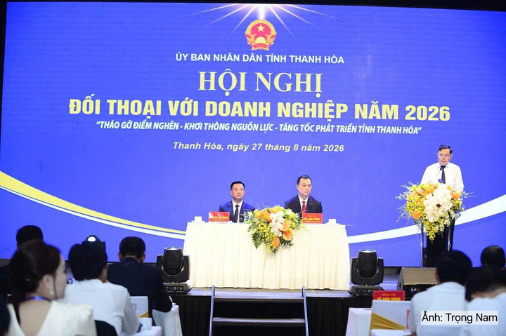 Chủ tịch UBND tỉnh Thanh Hóa Tô Anh Dũng và Chủ tịch Hiệp hội Doanh nghiệp tỉnh Thanh Hóa Nguyễn Xuân Hưng chủ trì hội nghị đối thoại với doanh nghiệp.