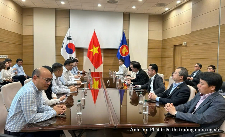 Toàn cảnh buổi làm việc.