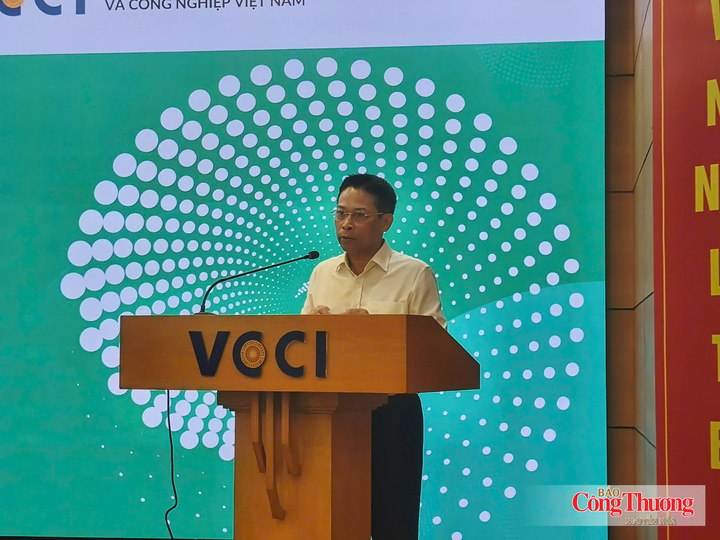 Ông Đào Trung Chính, Cục trưởng Cục Quản lý đất đai, Bộ Nông nghiệp và Môi trường phát biểu tại sự kiện.