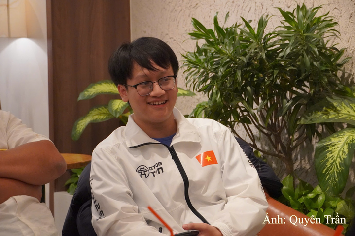 Em Trần Thuận Hiếu (Hà Nội), chia sẻ về quá trình học múa rối tại phường Đào Thục.