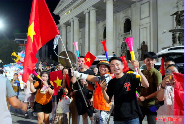 Niềm vui, niềm tự hào lan toả trong mỗi người.