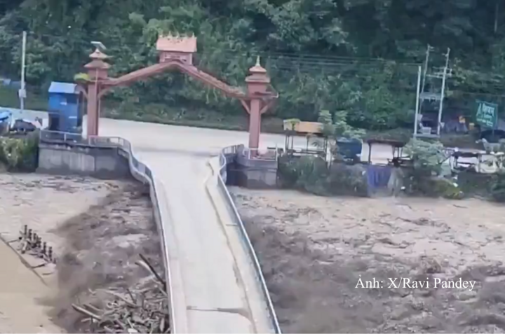 Vụ lũ quét, sạt lở nghiêm trọng tại biên giới Nepal - Trung Quốc khiến hơn 1.300 người mất tích.