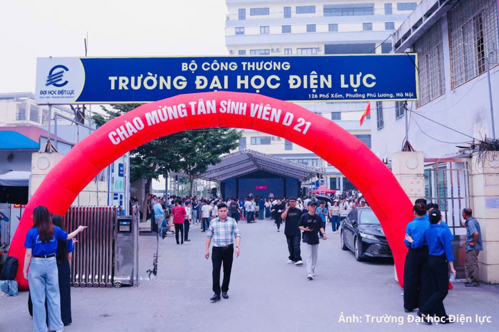 Khóa D21 chính thức gia nhập Trường Đại học Điện lực trong năm đặc biệt, khi nhà trường kỷ niệm 60 năm thành lập (1966–2026) và 128 năm truyền thống đào tạo kỹ thuật (1898–2026).