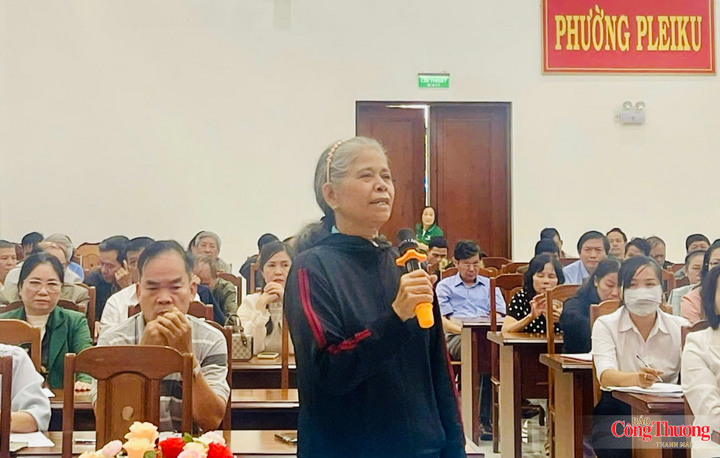 Bà Rơ Châm H’Yéo là người có uy tín, dày công vun đắp sự đoàn kết trong cộng đồng.