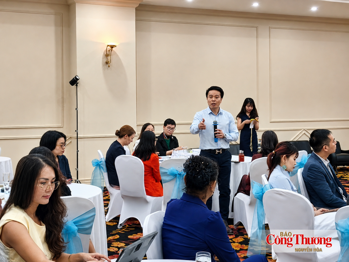 Ông Ngô Chung Khanh - Phó Vụ trưởng Vụ Chính sách thương mại đa biên chia sẻ tại sự kiện.