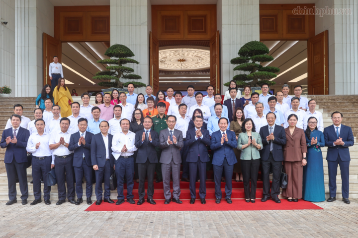 Thủ tướng chụp ảnh cùng các đại biểu - Ảnh: chinhphu.vn/Nhật Bắc