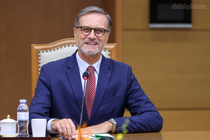 Đại sứ Olivier Brochet khẳng định Pháp luôn coi trọng vai trò, vị thế ngày càng cao của Việt Nam tại khu vực và trên trường quốc tế - Ảnh: chinhphu.vn/Nhật Bắc