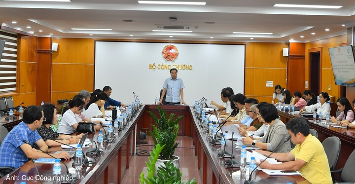 Hội thảo khoa học lấy ý kiến góp ý dự thảo: Quy chuẩn kỹ thuật quốc gia đối với bún, phở tươi và Quy chuẩn kỹ thuật quốc gia đối với bánh snack.