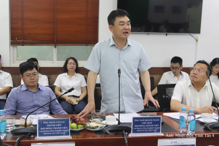 Chủ tịch HĐTV TKV Ngô Hoàng Ngân phát biểu tại buổi làm việc.