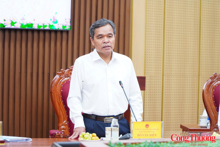 Bí thư Tỉnh ủy Quảng Ngãi  Hồ Văn Niên phát biểu tại buổi làm việc