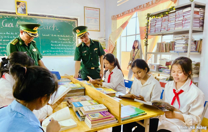 “Nâng bước em đến trường - Con nuôi Đồn Biên phòng” là mô hình ý nghĩa đã được lực lượng Bộ đội Biên phòng Gia Lai triển khai nhiều năm qua.
