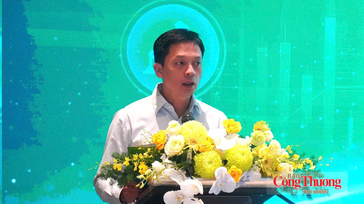 Ông Lại Đức Tuấn - Phó Trưởng phòng Hiệu quả năng lượng và Chuyển đổi xanh (Cục Đổi mới sáng tạo, Chuyển đổi xanh và Khuyến công) phát biểu tại sự kiện.