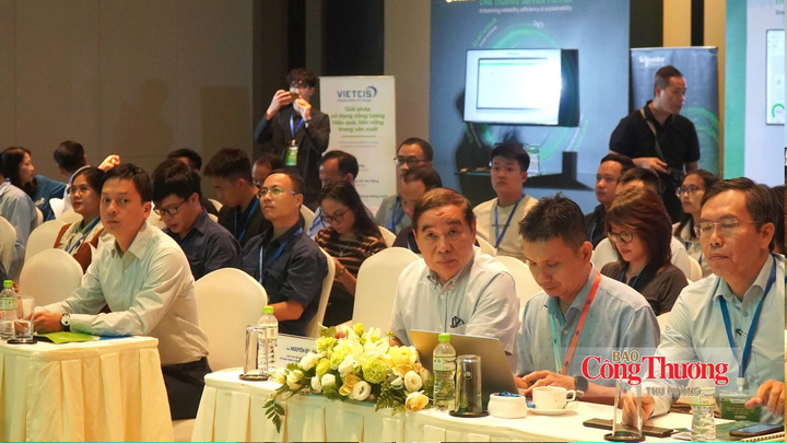 Đại biểu tham dự hội thảo.