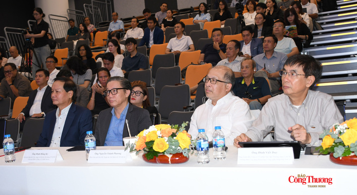 Các đại biểu tham dự sự kiện.