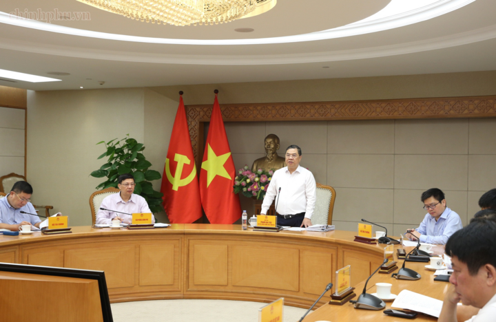 Phó Thủ tướng Thường trực Chính phủ Phạm Gia Túc yêu cầu Ủy ban nhân dân các tỉnh, thành phố theo chức năng, nhiệm vụ của mình phải chủ động giải quyết tất cả vướng mắc, khó khăn theo thẩm quyền - Ảnh: chinhphu.vn/Nguyễn Hoàng