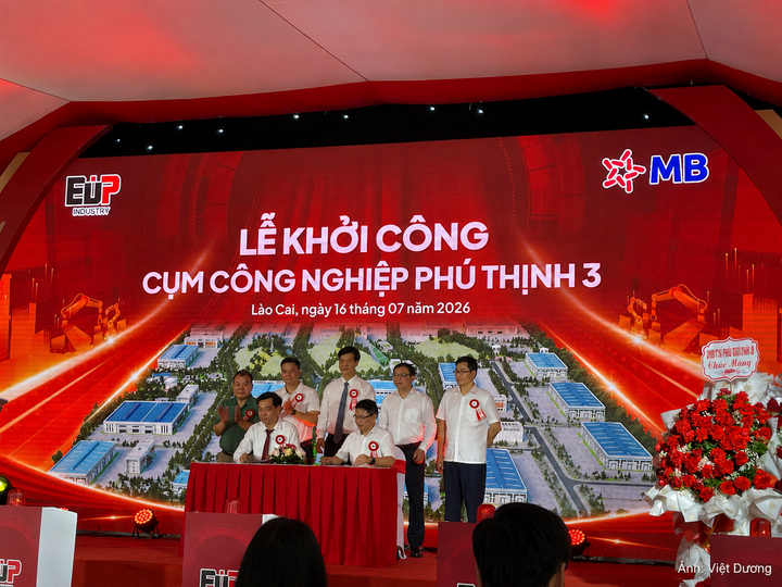 Tiếp tục tháo gỡ khó khăn, thu hút đầu tư để thức đẩy phát triển công nghiệp, thương mại. Ảnh: Việt Dương