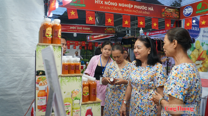 Tiêu điểm của chuỗi hoạt động là Phiên chợ Độc lập diễn ra tại Leaf Village & Farm - Làng Lá với quy mô 50 gian hàng.