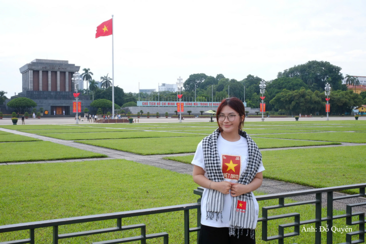 Đứng trước Quảng trường Ba Đình lịch sử, Mai Anh càng cảm nhận rõ hơn giá trị của độc lập, tự do.