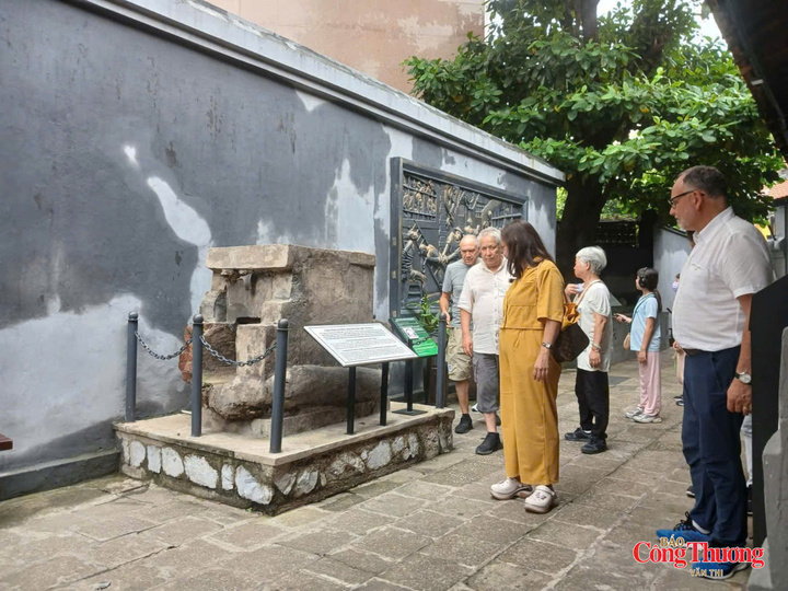 Những dấu tích còn lại tại Nhà tù Hỏa Lò giúp du khách hình dung rõ hơn về điều kiện giam giữ khắc nghiệt dưới chế độ thực dân.