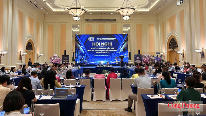 Toàn cảnh hội nghị sáng 28/8.