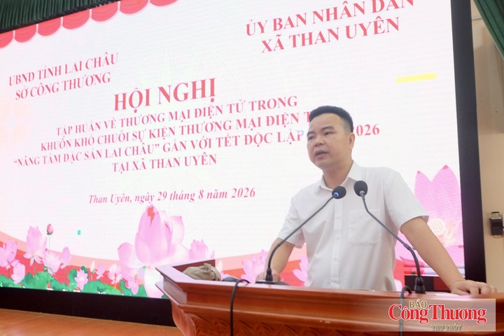 Phó Giám đốc Sở Công Thương tỉnh Lai Châu Trần Văn Hùng phát biểu tại buổi tập huấn.