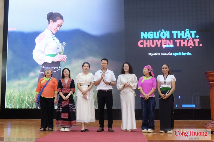 Nhóm "Bình Lư Digital" cùng KOL Cô Ba Hồng chia sẻ kinh nghiệm về kỹ năng bán hàng trên nền tảng TikTok.