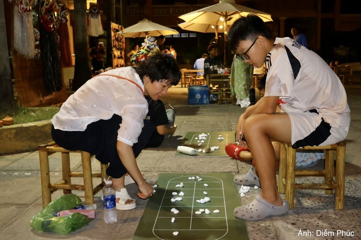 Nhiều trò chơi dân gian được tổ chức để làm phong phú thêm không gian văn hóa và tăng trải nghiệm của du khách khi đến với Tuần lễ sáng tạo Hội An 2026.