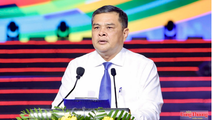 Ông Nguyễn Văn Bảy - Giám đốc Sở Văn hóa, Thể thao và Du lịch, Trưởng Ban Tổ chức Đại hội Thể dục thể thao TP. Cần Thơ lần X năm 2026, báo cáo tại lễ khai mạc.