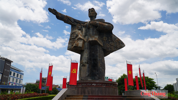 Tượng đài Mẹ Nhu (phường Thanh Khê).