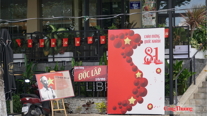 Hàng loạt quán cà phê tại TP. Đà Nẵng tạo những không gian check in cho khách để mừng Tết Độc lập.