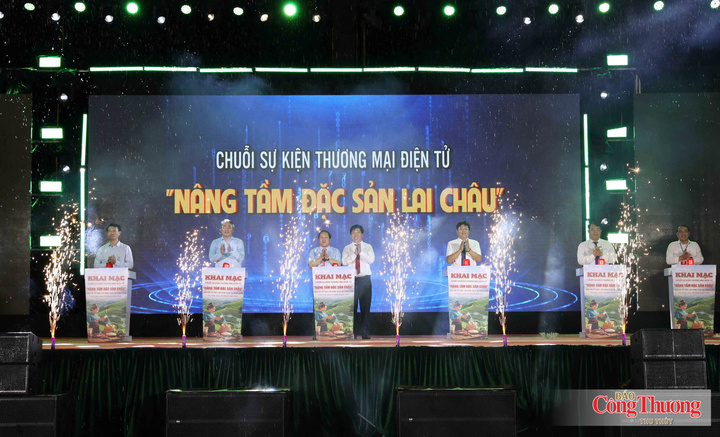 Các đại biểu nhấn nút khai mạc chuỗi sự kiện thương mại điện tử "Nâng tầm đặc sản Lai Châu".