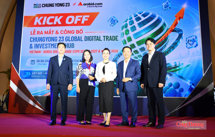 Đại biểu tham dự sự kiện.