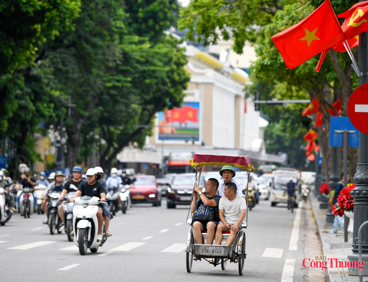Hà Nội rợp bóng cờ đỏ sao vàng, rộn ràng không khí Quốc khánh 2/9 - 12