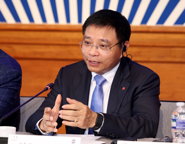 Phó Thủ tướng Nguyễn Văn Thắng cho biết, sau 40 năm đổi mới thì Việt Nam đã trở thành một trong những nền kinh tế năng động của khu vực châu Á - Ảnh chinhphu.vn/Đức Tuân