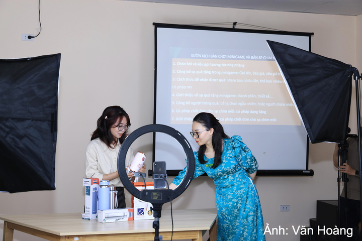 Bán hàng trên mạng xã hội đang rất phổ biến.