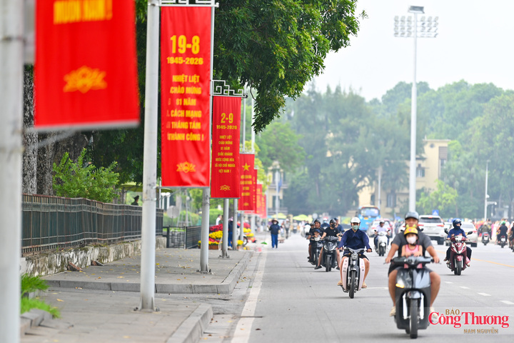 Nhiều tuyến đường như Độc Lập, Hoàng Diệu, Điện Biên Phủ...được treo nhiều băng rôn khẩu hiệu chào mừng Quốc khánh 2/9.