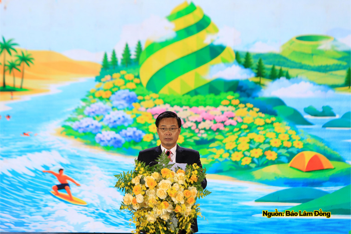 Ông Đinh Văn Tuấn, Phó Chủ tịch UBND tỉnh Lâm Đồng phát biểu tại buổi lễ.