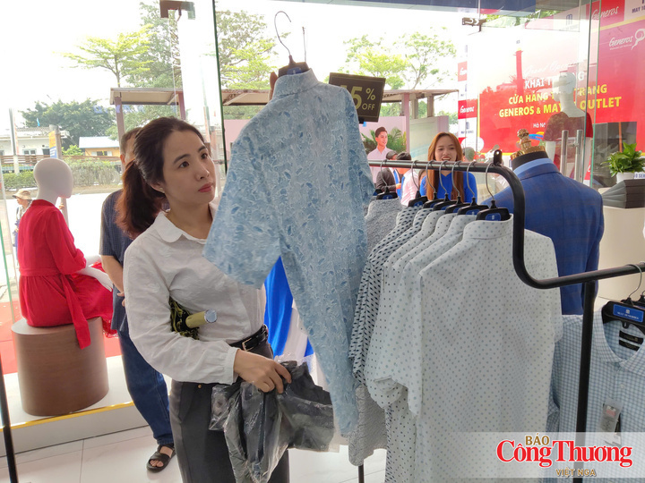Doanh nghiệp thời trang đang kết hợp mô hình online và offline nhằm thúc đẩy doanh thu, tăng nhận diện thương hiệu.