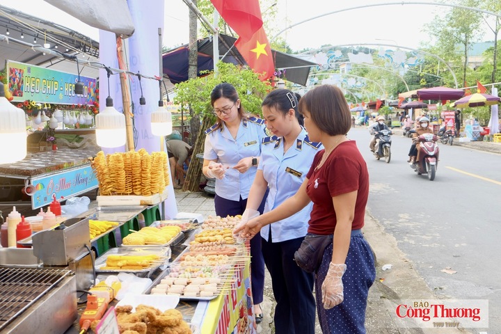 Lực lượng Quản lý thị trường tăng cường kiểm tra hàng hóa, an toàn thực phẩm và giá dịch vụ, góp phần xây dựng môi trường kinh doanh an toàn, minh bạch.