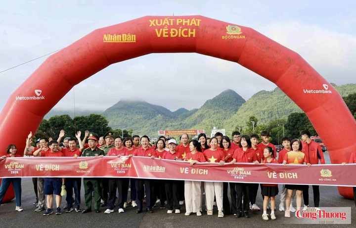 Hoạt động diễn ra trong không khí vui tươi, an toàn, thể hiện tinh thần đoàn kết và sự hưởng ứng của nhiều tầng lớp nhân dân.