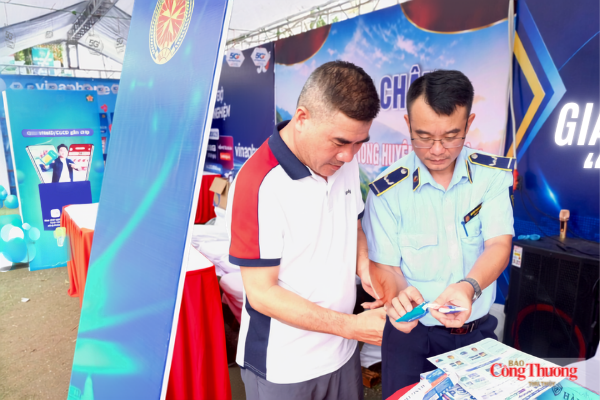 Hoạt động trưng bày hàng thật - hàng giả mang ý nghĩa bảo vệ quyền và lợi ích hợp pháp của doanh nghiệp, hợp tác xã, chủ thể OCOP và các hộ sản xuất, kinh doanh chân chính