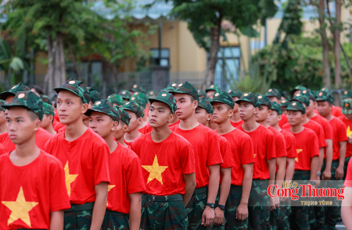 Hà Tĩnh: Gần 10.000 người sải bước ‘Cùng Việt Nam tiến bước’ - 6