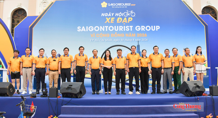 Lãnh đạo TP. Hồ Chí Minh và các đại biểu tham dự sự kiện.