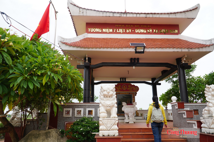 Nhà bia di tích tưởng niệm 7 Liệt sĩ - Dũng sĩ xã Điện Nam (nay là phường Điện Bàn Đông, TP. Đà Nẵng)